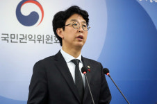 권익위 안성욱 부위원장 사퇴…文정부 임명 전현희만 남아