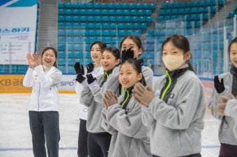 ‘피겨여왕’ 김연아 일일 선생님 됐다…피겨 꿈나무 지도