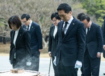 김기현, 첫 일정 현충원 참배…“오직 민생, 다함께 잘 사는 나라”