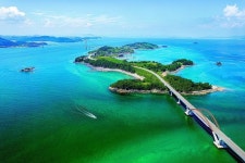 점점이 흩어진 섬 사이로 신비한 이야기가 흐른다