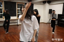 “힘든 현실이 꿈을 포기해야 할 이유가 될까요” 걸그룹 페리블루[정양환의 요즘 (젊은) 것들]