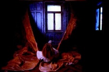 날 억압했지만 내 일부였던 공간들… 끌어안고 뜯어내다