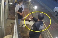 “흡연 제지에 커피 부어버린 남성, 컵 미끄러졌다고 사과”