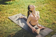 13일 서울광장 잔디밭에서 퇴근길 ‘힐링 요가’ 해 볼까