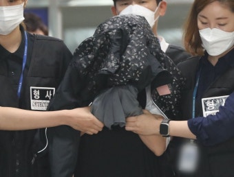 ‘수원 냉장고 영아시신’ 친모 구속 송치…질문엔 묵묵부답