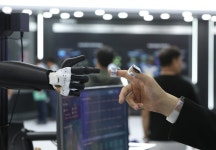 사람 손동작 따라하는 로봇 팔