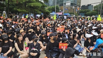 제주 교사 추모 집회, 안전과 존엄 촉구하는 행사로 전환