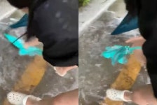 “누구네 딸인지 기특”…폭우 속 슬리퍼로 하수구 퍼낸 소녀들