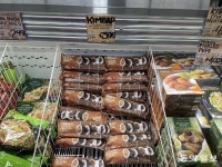 美마트 휩쓰는 김밥·떡볶이·고추장… “한인 마트 아니에요”