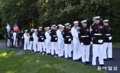 ‘마린원’ 타고 캠프 데이비드 간 尹대통령 [청계천 옆 사진관]