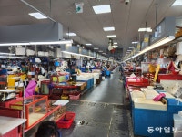 [르포]썰렁한 자갈치시장 “지금도 손님 없는데, 오염수 방류땐…” 한숨