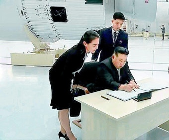 김여정, 김정은 밀착 수행… 北 미사일 3인방도 동행