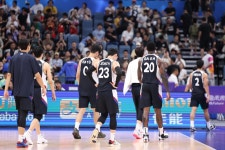 남자 농구, 한일전 77-83 패…8강 직행 티켓 획득 실패