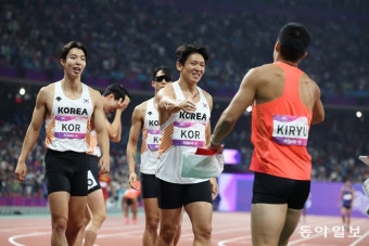 男 400m 계주, 37년만 AG 메달…김국영 “마지막 대회서 첫 메달” 감격
