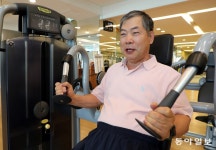 “흥남 철수 때 내려온 친구와 DMZ 자전거 질주…평생 즐긴 운동 덕분에 가능” 미국 거주 김권식 회장의 건강법 [양종구의 100세 시대 건강법]