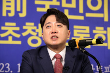 이준석 “당과 헤어질 결심 안해…‘배신의 정치’ 저주 풀어달라”