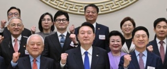 尹, ‘與 참석’ 국민통합위 만찬서 김한길 띄워…역할론 주목
