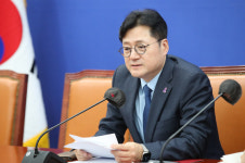 민주당 “김포만 말고 전체 ‘행정대개혁’ 필요” 역제안…천공 음모론도