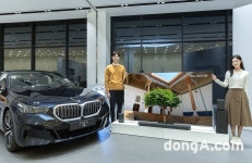 삼성전자, 코오롱 모터스와 협업 전시… 삼성 TV·모니터로 BMW 신차 체험