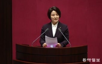 정의당 이은주 의원직 사퇴… ‘기호 3번’ 지키기 꼼수 지적