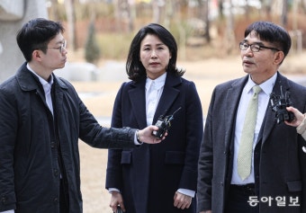 ‘법카 유용 의혹’ 첫 공판 출석한 김혜경 씨[청계천 옆 사진관]