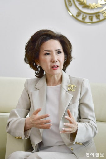 “여자를 잊어라…일은 남녀를 따지지 않는다”