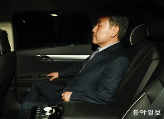 귀국한 이종섭 대사, 같은 날 법정 향한 박정훈 대령[청계천 옆 사진관]