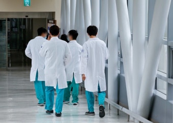 경찰, 의협 관계자 1명 추가 입건…‘공보의 명단’ 유출자도 특정