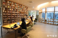 책 읽기 좋은 봄… 자연 속 도서관서 힐링