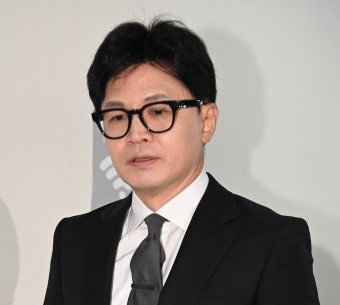 ‘尹오찬 거절’ 한동훈, 비대위 이어 당직자와 만찬