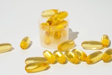 “심장에 좋다더니…”오메가3, ‘이 사람’에겐 위험