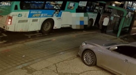 버스 타려고 ‘공유자전거’ 길에 내동댕이…“도로의 흉기” [영상]