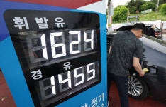 휘발유 값 5주만에 1700원 밑으로