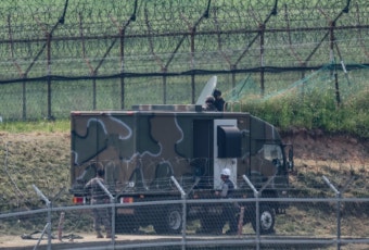 軍 “北, ‘오물풍선’ 계속 보내면 확성기 방송 재개”