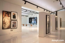포르투 관광 명소 와우(WOW), 스페인 패션 거장 ‘로베르토 베리노’ 40주년 전시회 운영