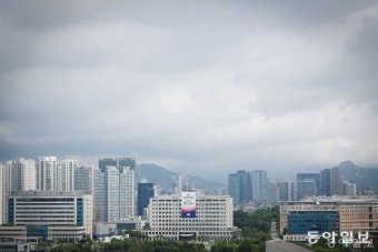대통령실 상공 떠돈 北 오물풍선…2시간 넘게 비행[청계천 옆 사진관]