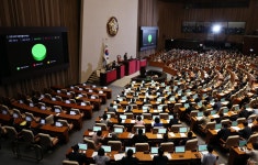 ‘구하라법’ 국회 본회의 통과…양육 의무 저버린 부모 상속권 제한