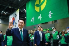 尹 “개혁엔 저항 따라… 새마을운동 정신 절실”