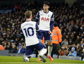 손흥민 ‘리그 4호 도움’… 토트넘, 맨시티에 4-0 완승
