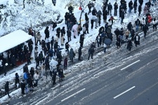 수원 43㎝ 쌓여 신기록, 서울 역대 3번째… 경기도 4520개 학교중 1337곳 “임시 휴교”