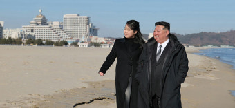 김정은, 딸 주애와 관광지구 시찰