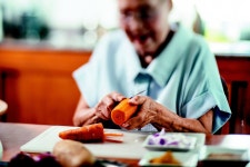 건강한 노년 생활, 얼마나 다양하게 먹는지에 달렸다