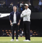 초대형 스크린 향해 티샷… 가상-현실 넘나드는 스크린골프리그 ‘TGL’ 개막