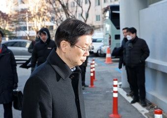 경찰출석 경호처장 “대통령 걸맞은 수사 필요…정부기관 유혈사태 안돼”