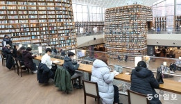 추운 날엔 따뜻한 실내 도서관으로