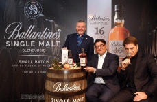 ‘발렌타인 왕자’ 현빈도 “처음 봐요”… 한국에만 있는 한정판 위스키 주목