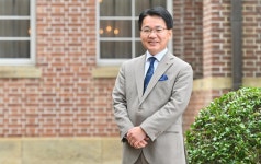 [단독]“죽은 자가 산 자 구하는 것, 윤동주 시에서도 느껴져”