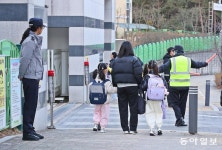 ‘하늘이 사건’ 이후 등굣길 경찰 배치…일부 학부모 전학 고민