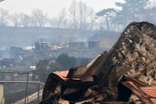 요양원 차 두 대로 필사의 탈출…뒷차가 불길 못 피했다