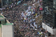 헌재 주변 카페·생활용품점 안전 문제로 휴점